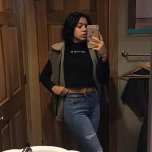 Meet your Posher, Michaela